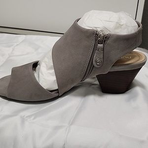 Nuture Braeton sandals